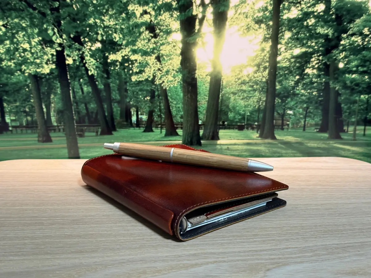 システム手帳とボールペン